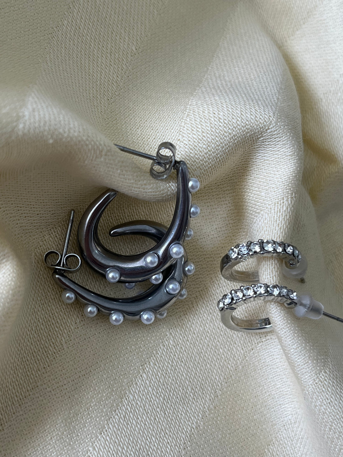 İnci Detay Çelik Küpe Kombini