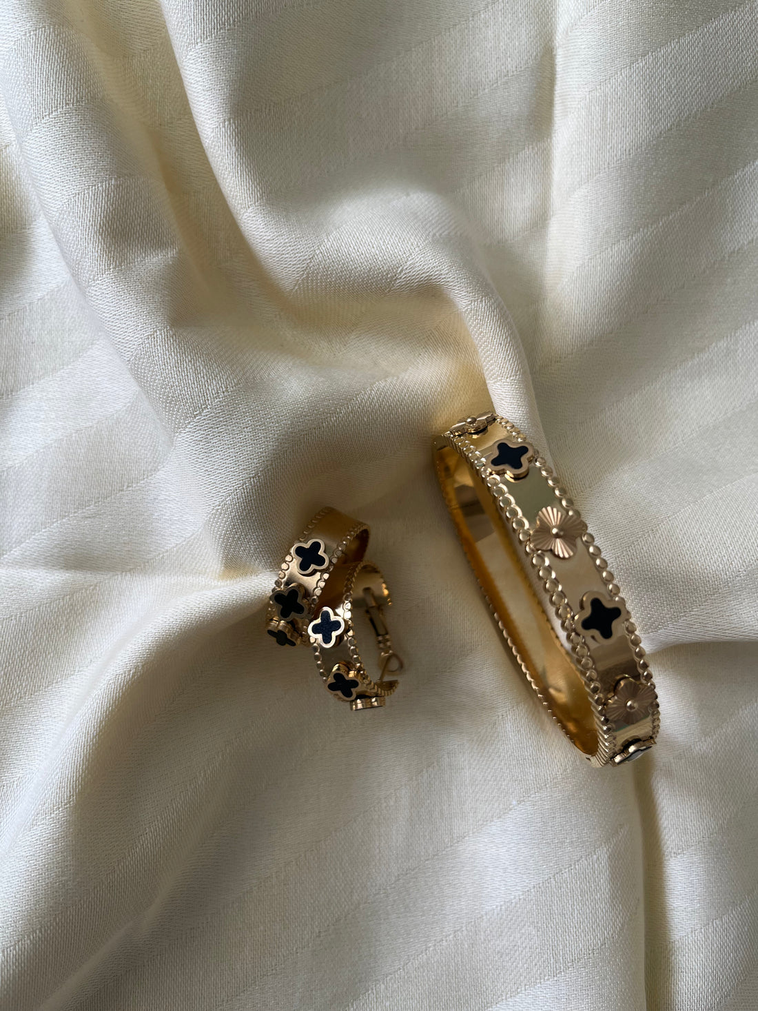 Siyah Yonca Detay Çelik Bileklik Set