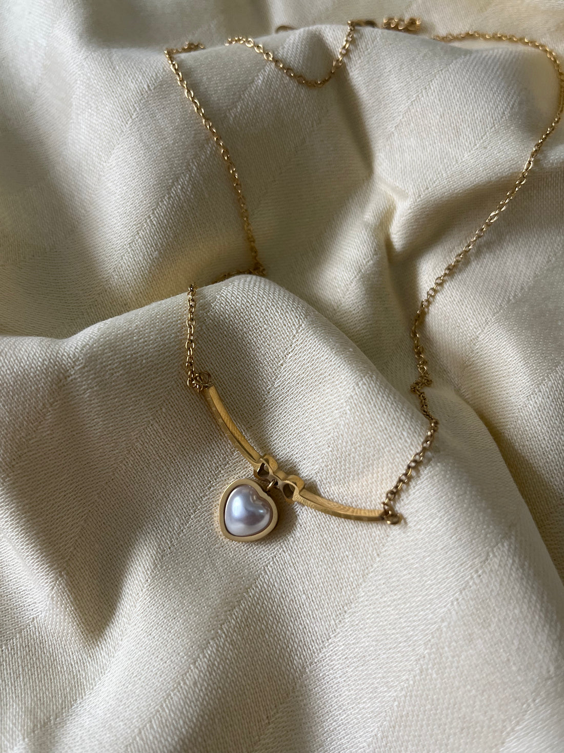 Zarif İnci Detay Çelik Kolye