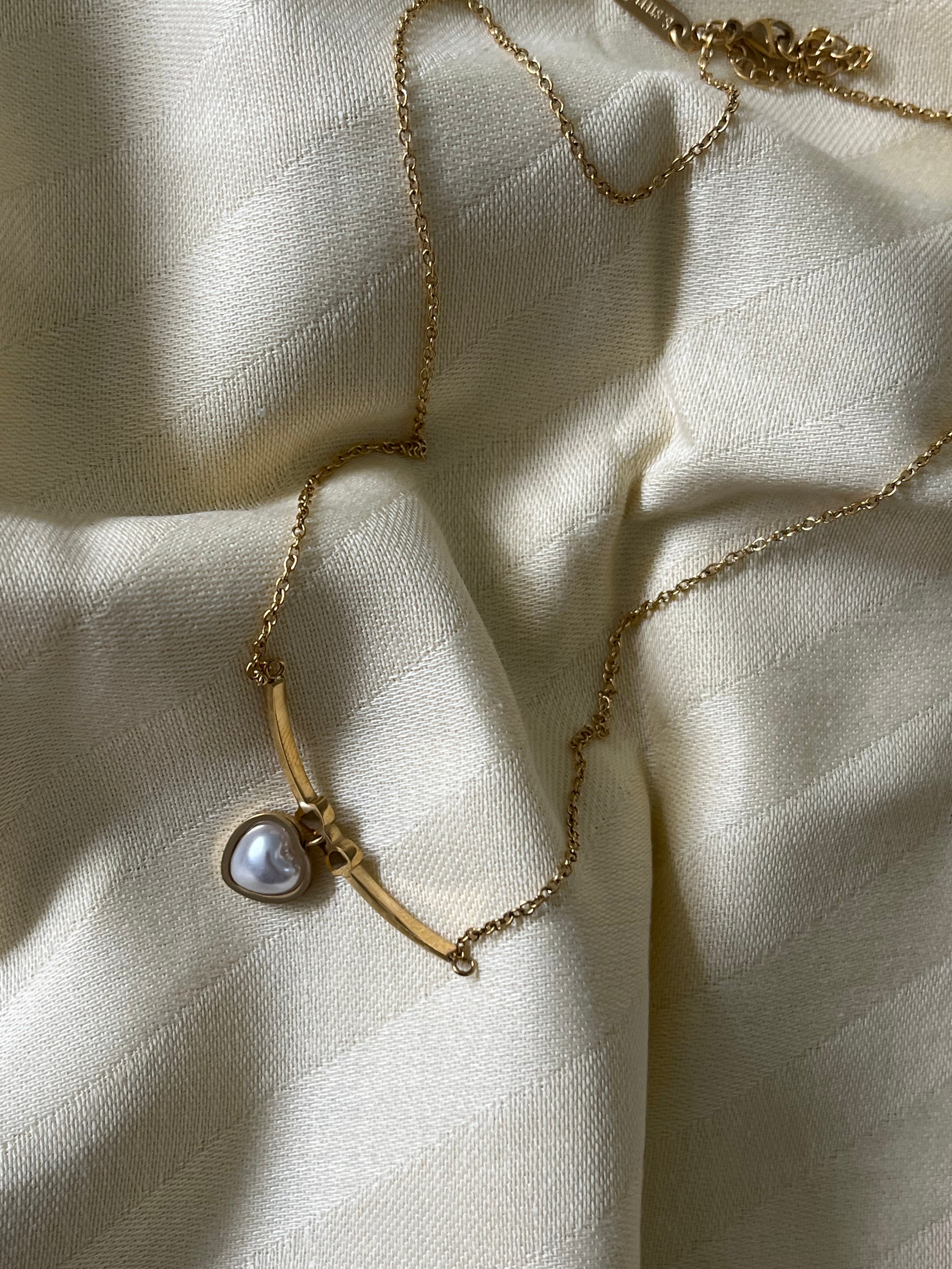 Zarif İnci Detay Çelik Kolye