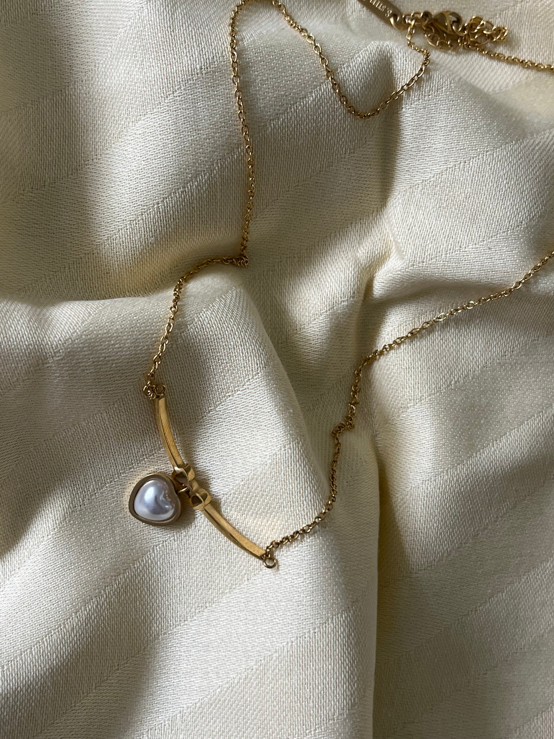 Zarif İnci Detay Çelik Kolye