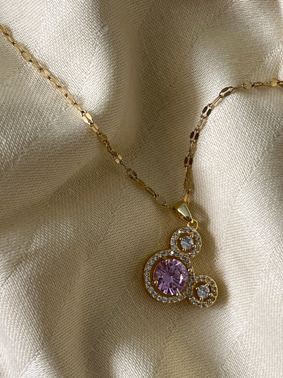 Mickey Pembe Taş Detay Çelik Kolye