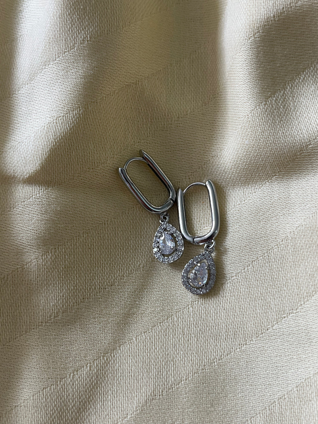 Su Damlası Çelik Küpe