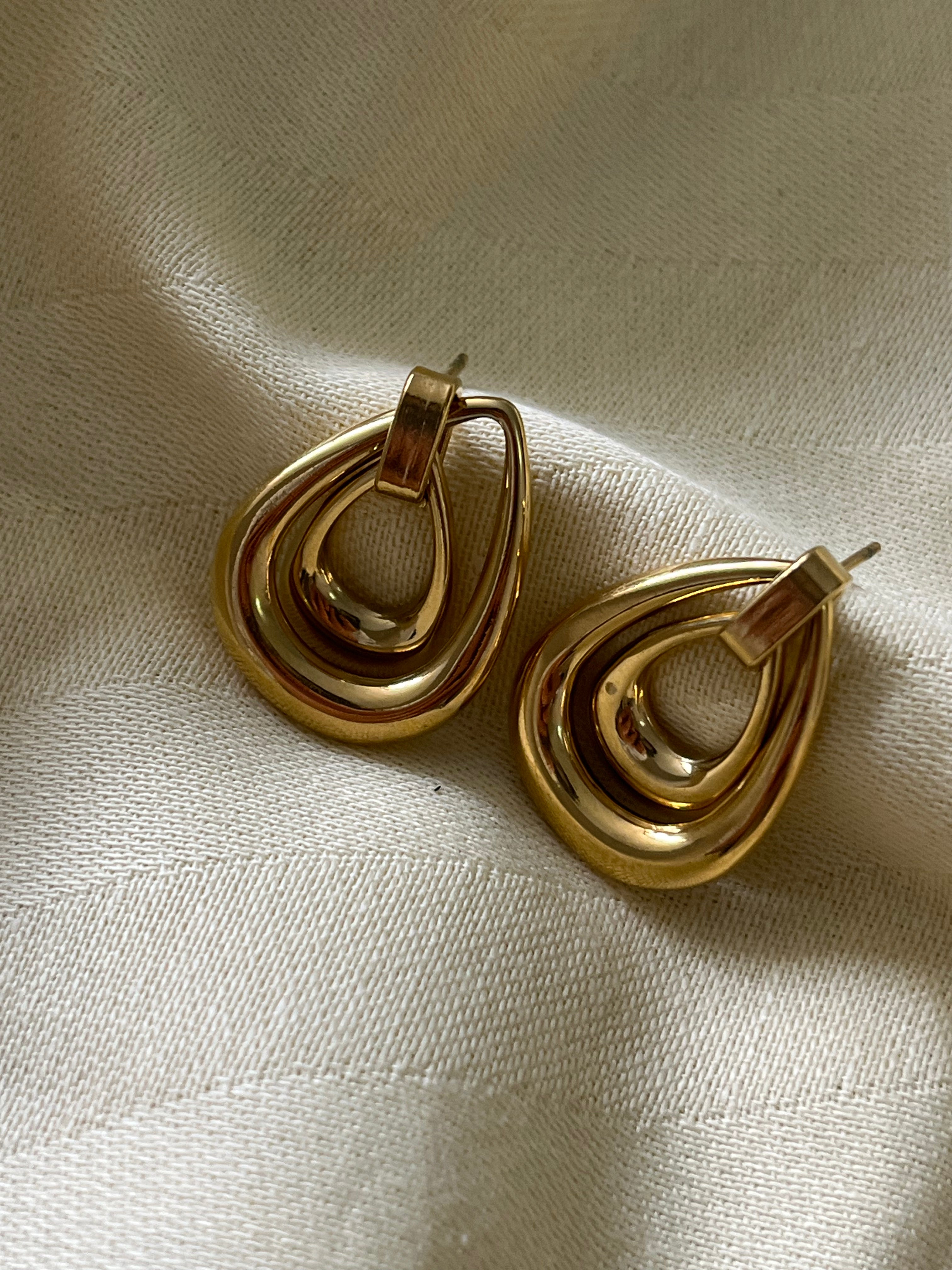 İç İçe Halka Çelik Küpe