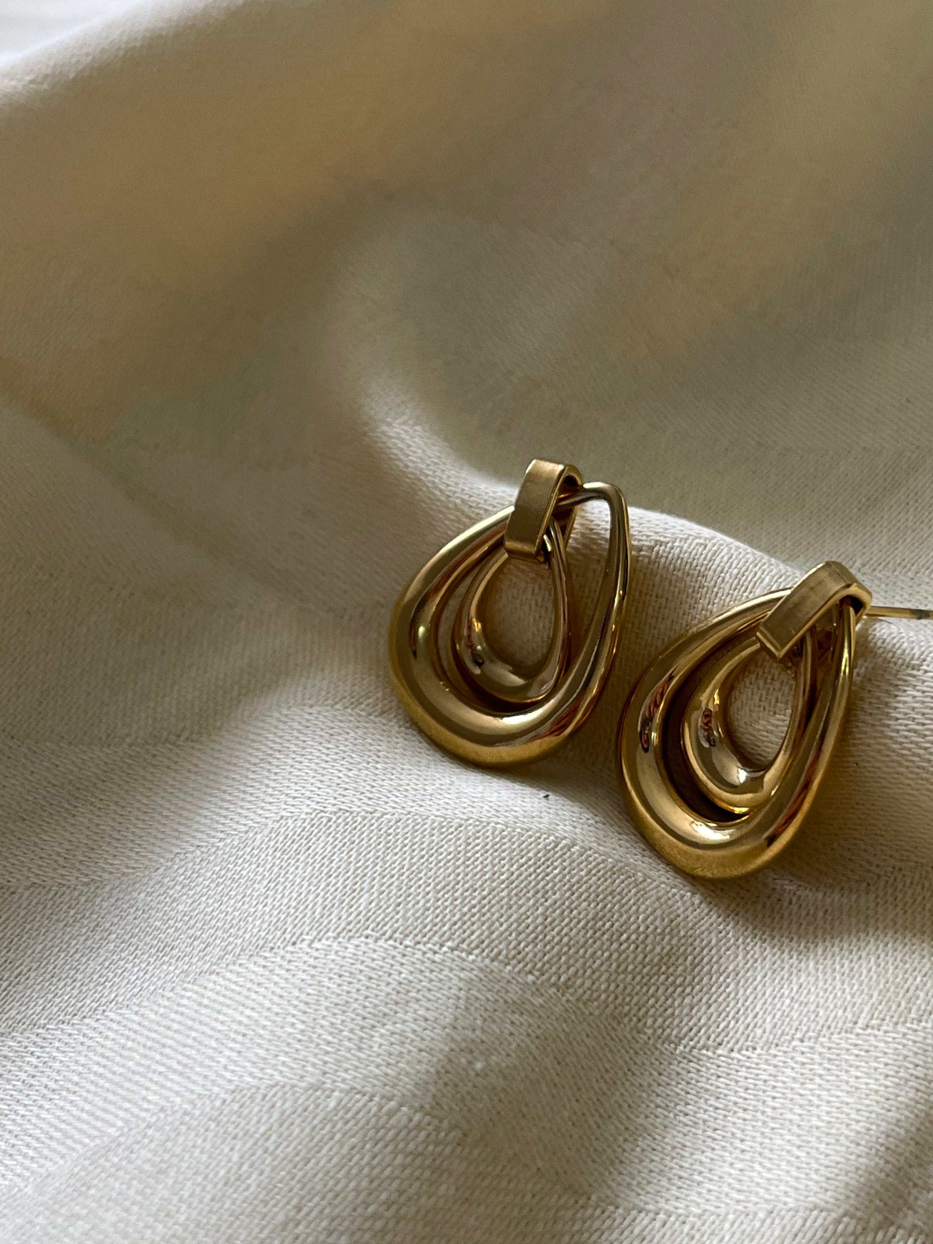 İç İçe Halka Çelik Küpe