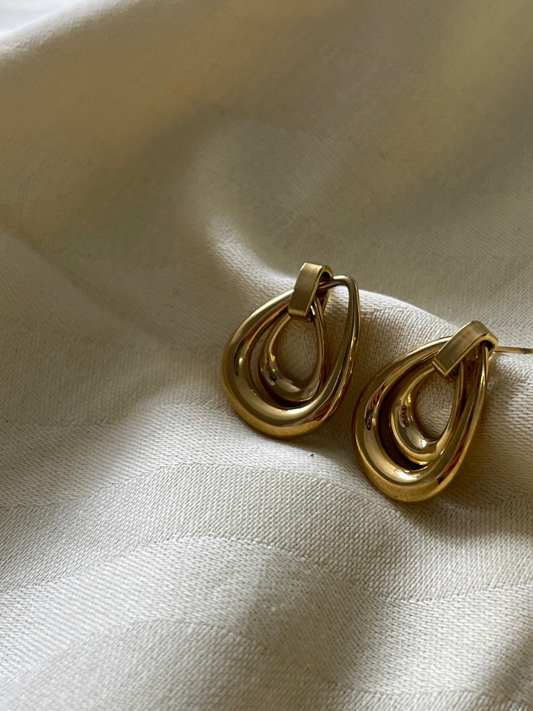 İç İçe Halka Çelik Küpe