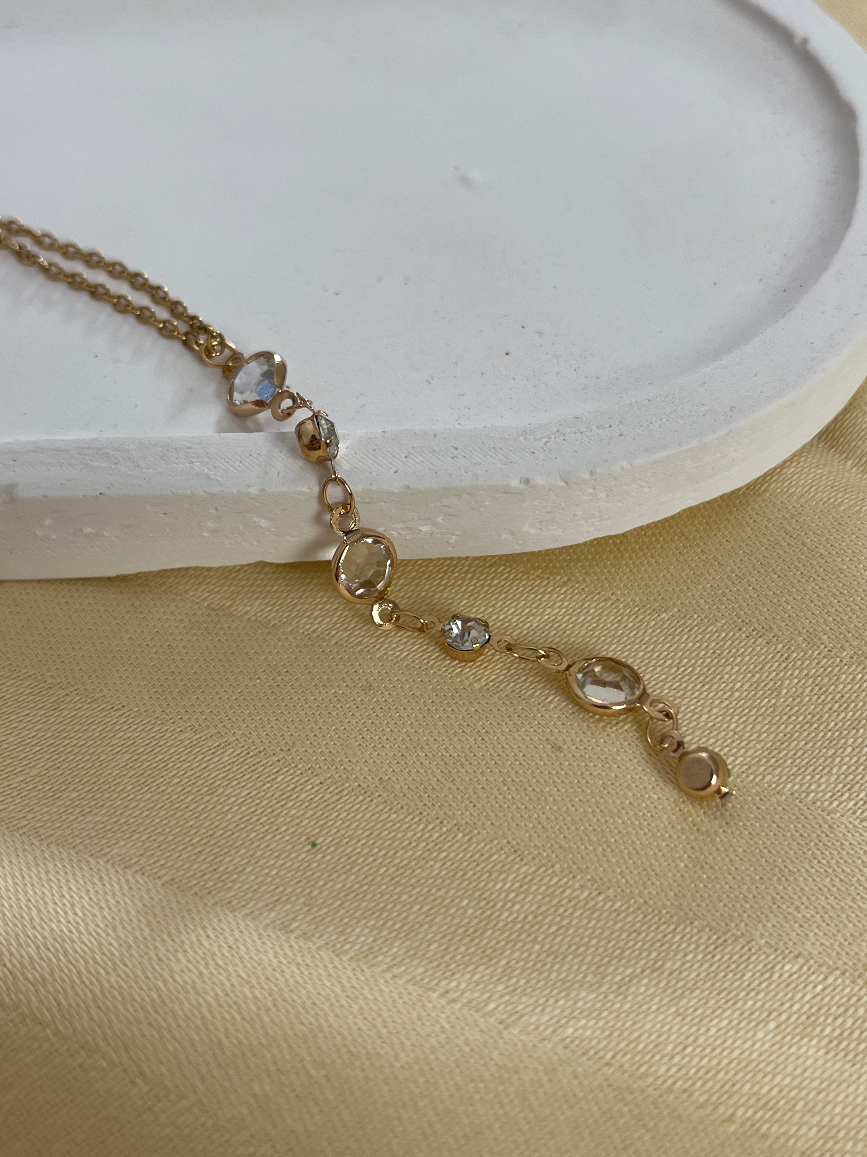 Şeffaf Taş Y Çelik Kolye