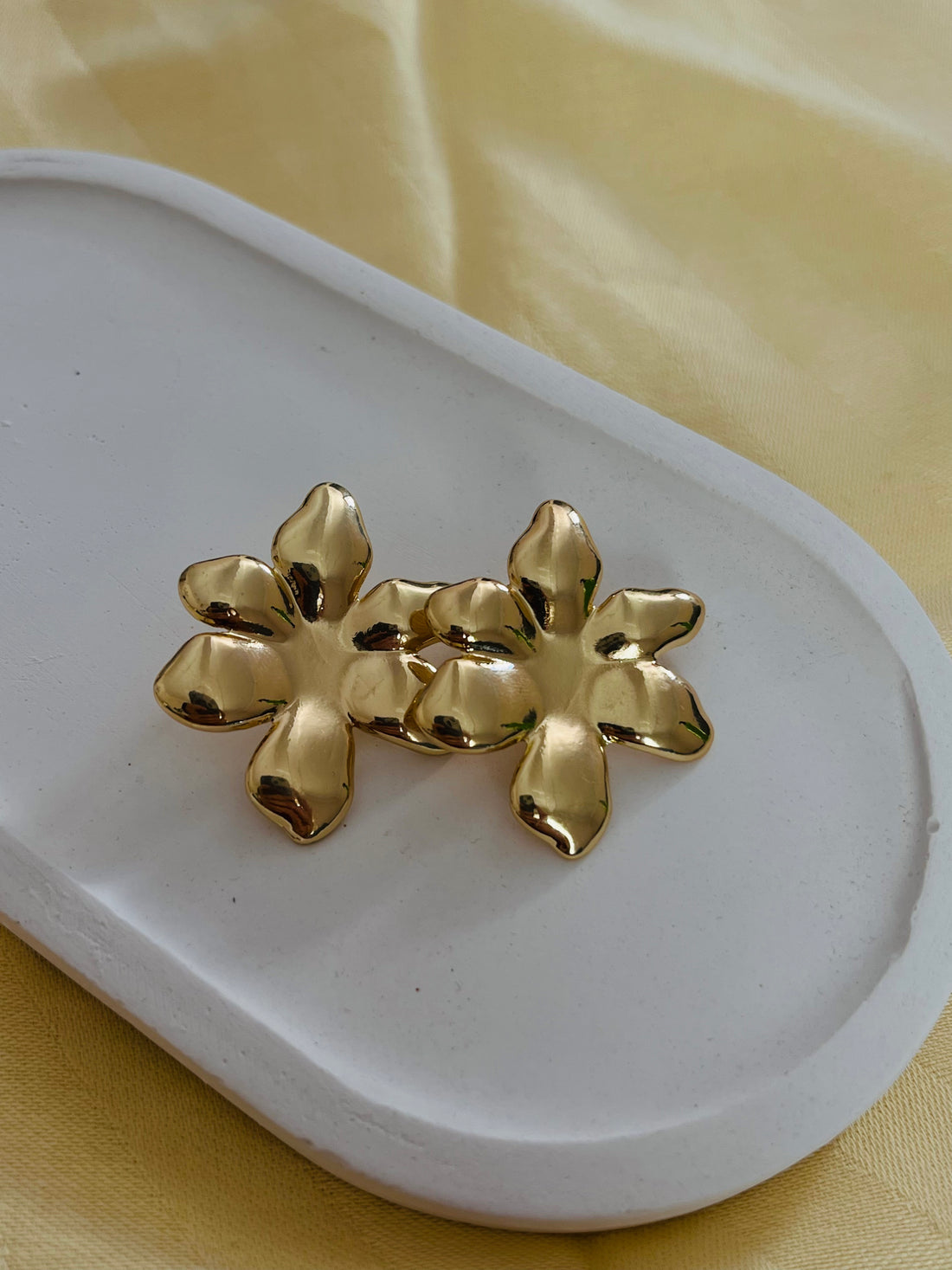 Çiçek Detay Şık Çelik Küpe