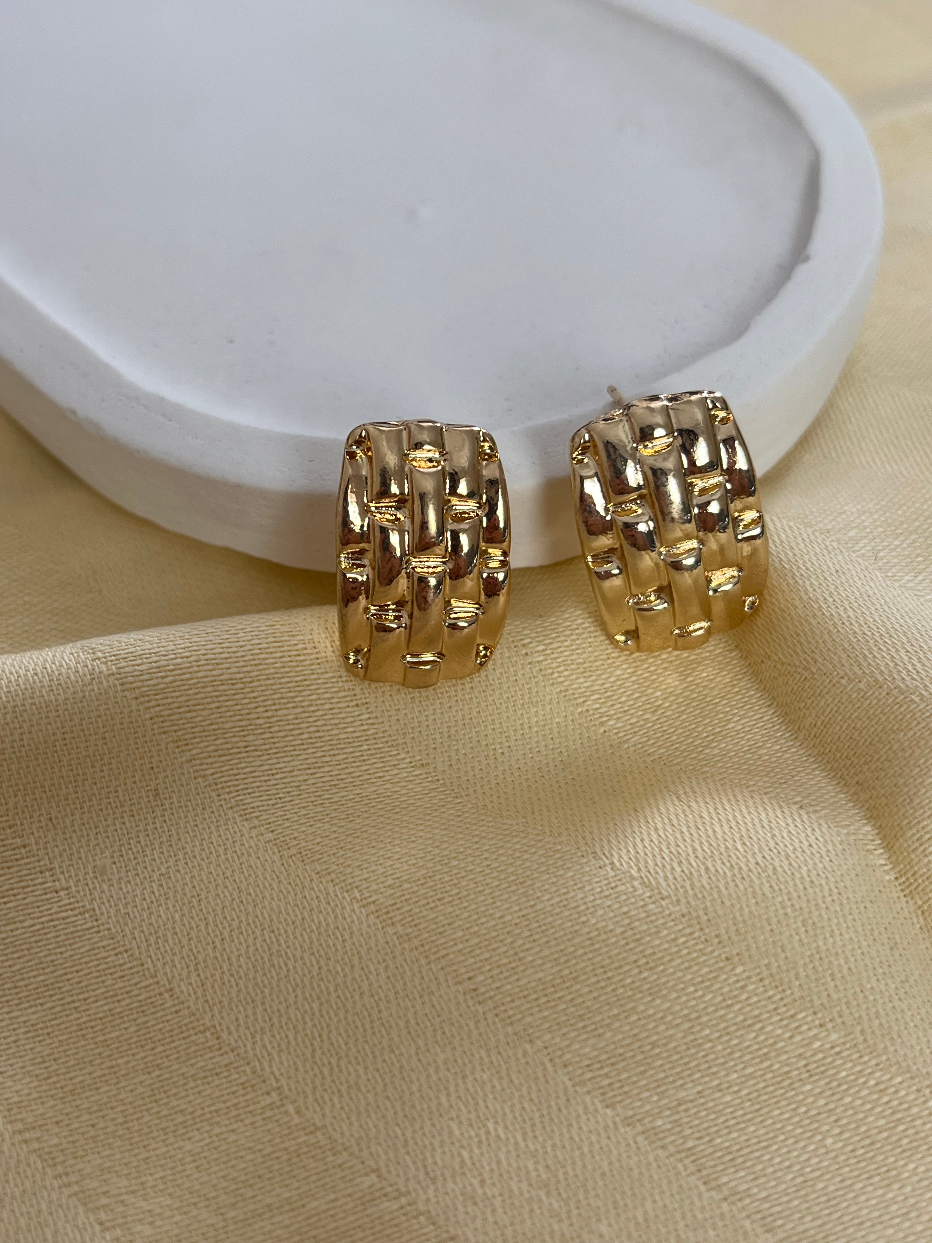 Bombe Model Şık Çelik Küpe