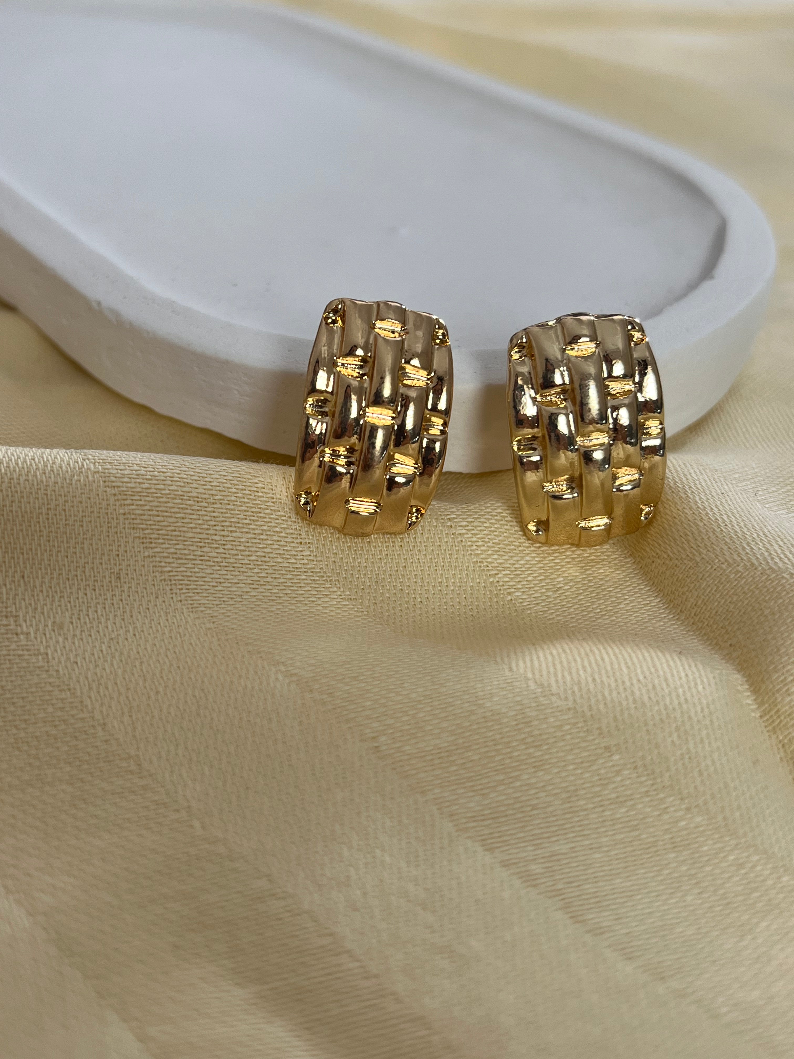 Bombe Model Şık Çelik Küpe