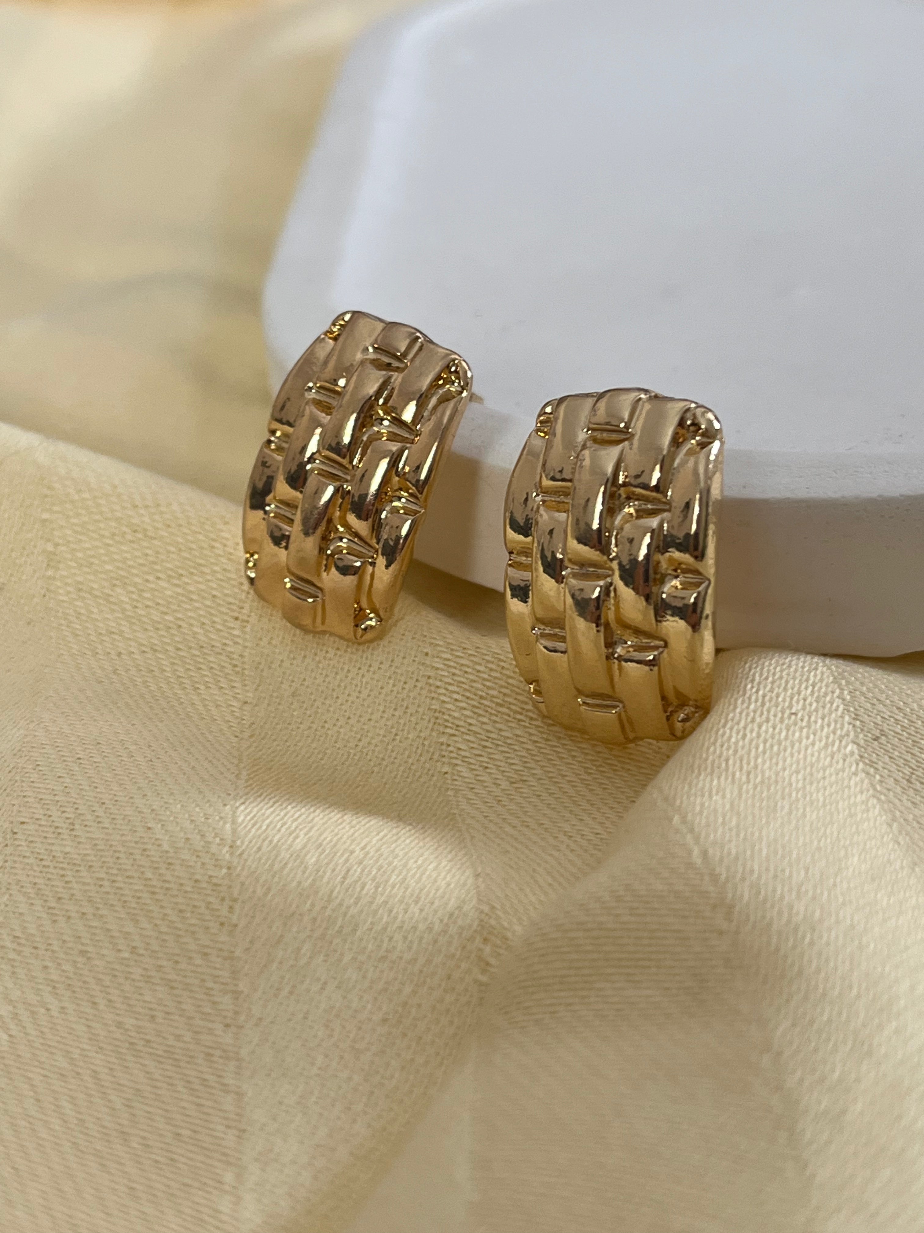 Bombe Model Şık Çelik Küpe