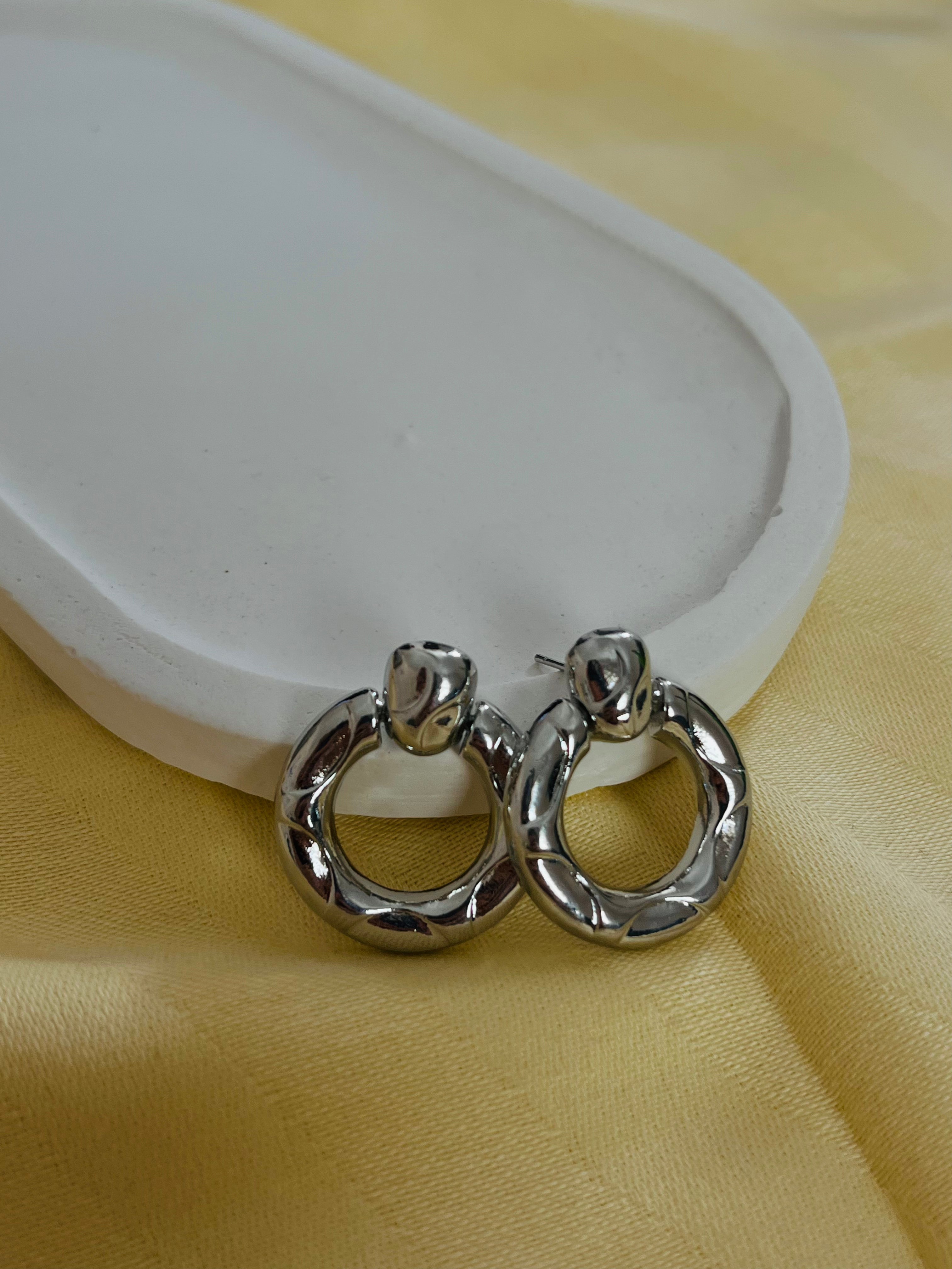 Yuvarlak Sallantılı Çelik Küpe