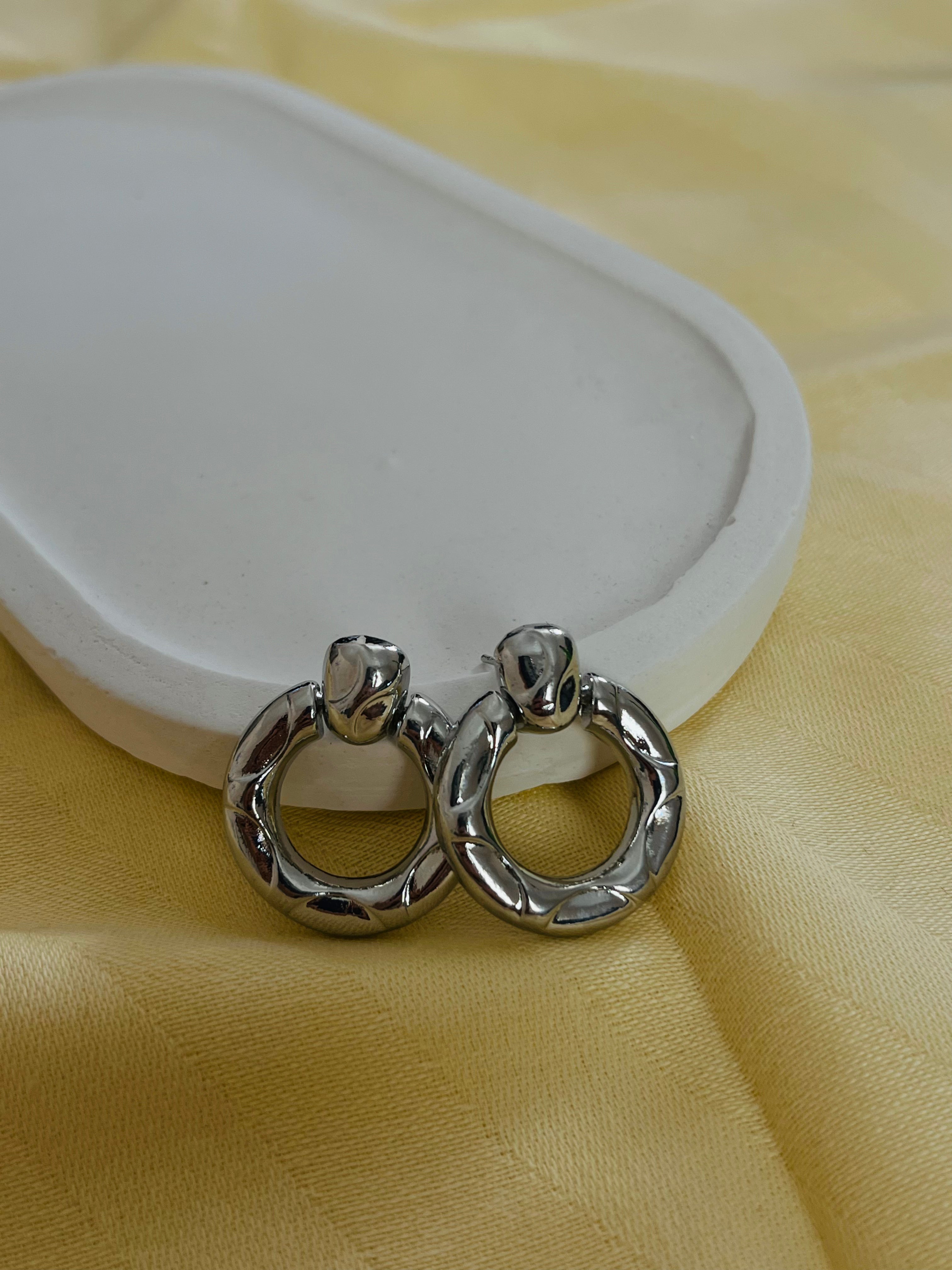 Yuvarlak Sallantılı Çelik Küpe