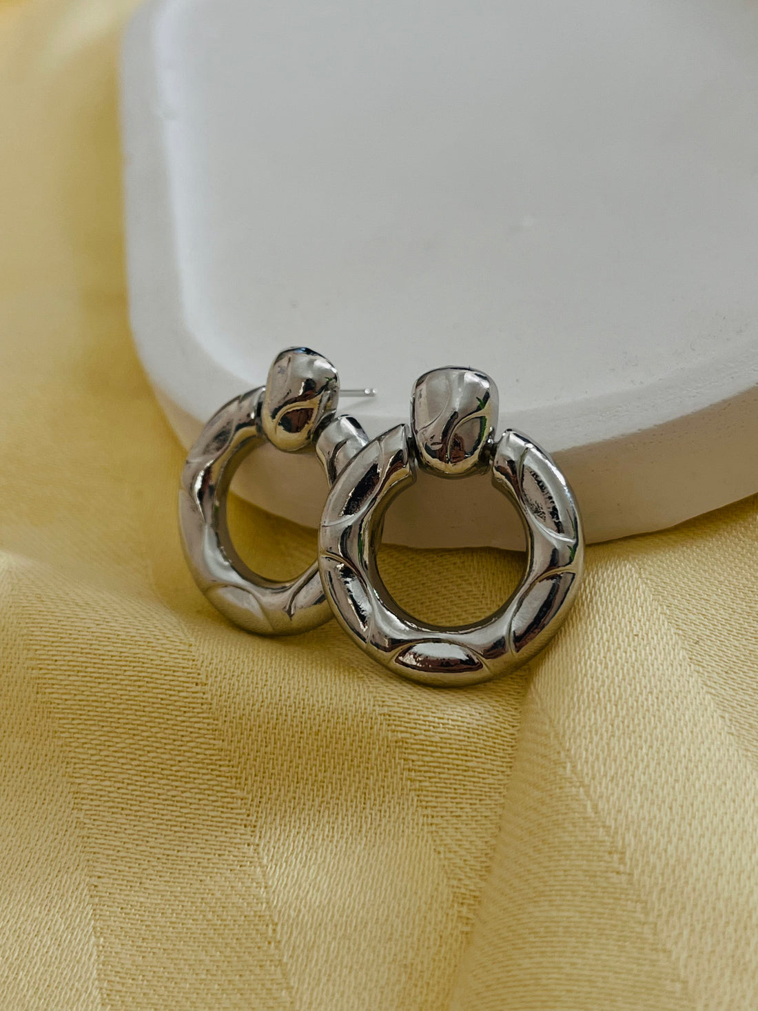 Yuvarlak Sallantılı Çelik Küpe