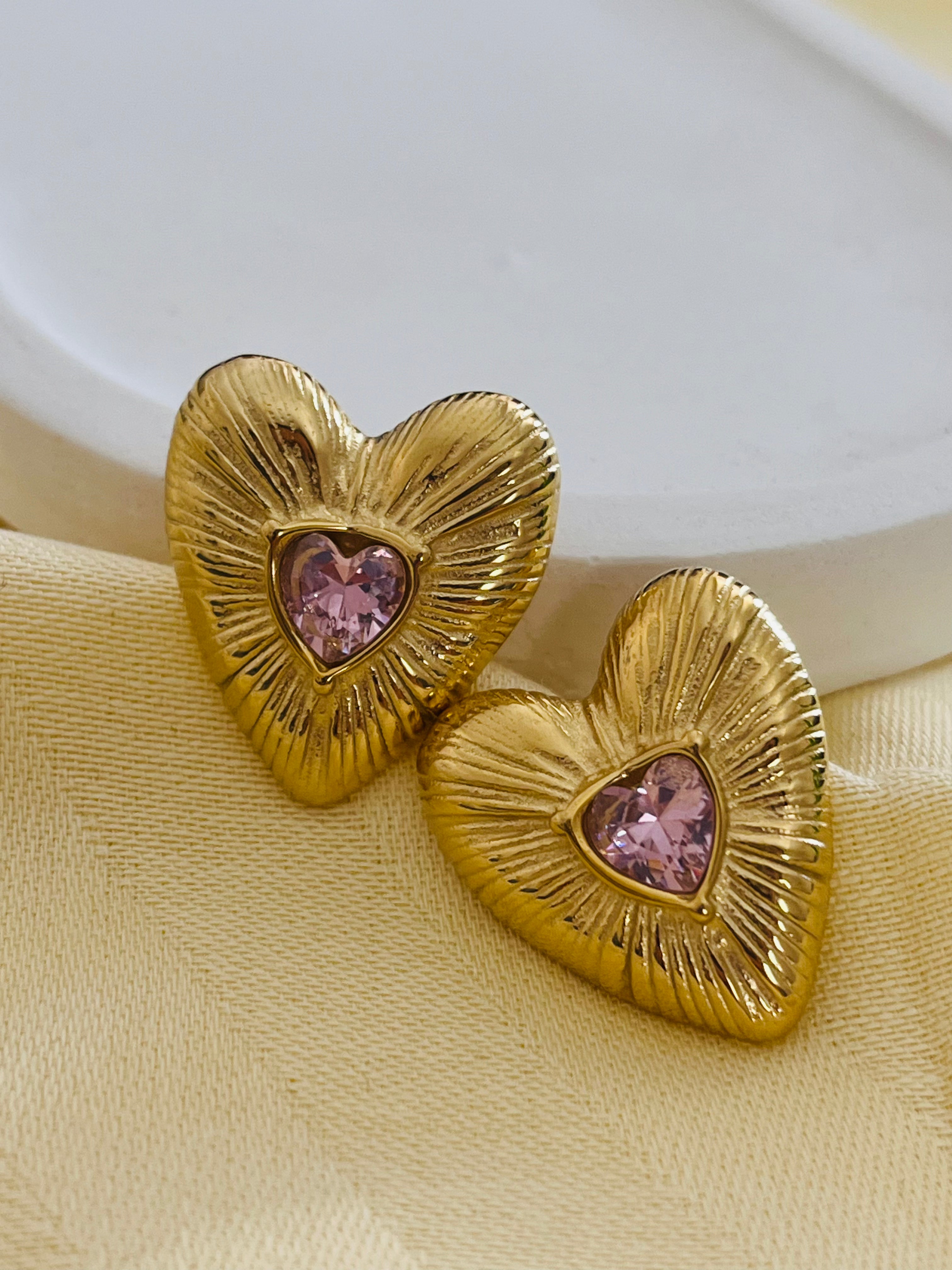 Pembe Taş Detay Çelik Kalp Küpe